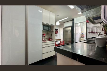 Apartamento à venda com 145m², 4 quartos e 2 vagasCozinha 