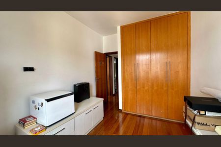 Apartamento à venda com 145m², 4 quartos e 2 vagasQuarto 