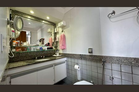 Apartamento à venda com 145m², 4 quartos e 2 vagasBanheiro 