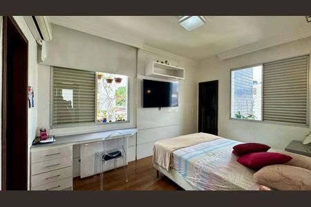 Apartamento à venda com 145m², 4 quartos e 2 vagasQuarto 