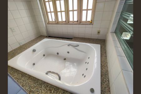 Casa para alugar com 280m², 4 quartos e 1 vagaBanheiro da Suíte