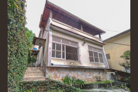 Casa para alugar com 280m², 4 quartos e 1 vagaFachada