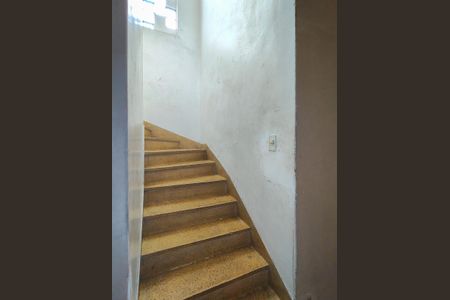 Casa para alugar com 280m², 4 quartos e 1 vagaEscada