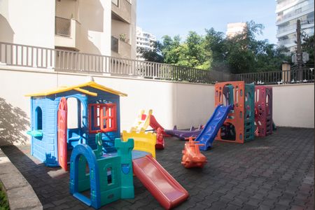 Apartamento à venda com 88m², 3 quartos e 2 vagasÁrea comum - Playground