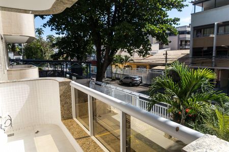 Apartamento à venda com 200m², 4 quartos e 3 vagasVaranda