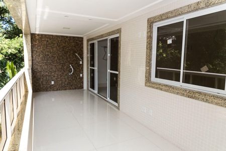Apartamento à venda com 200m², 4 quartos e 3 vagasVaranda