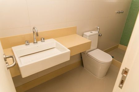 Apartamento à venda com 200m², 4 quartos e 3 vagasBanheiro da Suíte 1
