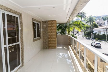 Apartamento à venda com 200m², 4 quartos e 3 vagasVaranda
