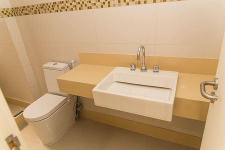 Apartamento à venda com 200m², 4 quartos e 3 vagasBanheiro da Suíte 2
