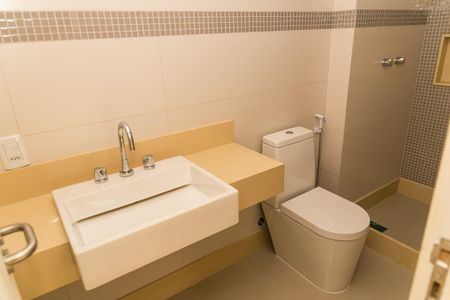 Apartamento à venda com 200m², 4 quartos e 3 vagasBanheiro da Suíte 1