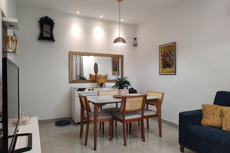 Casa de condomínio à venda com 200m², 3 quartos e 3 vagasSala