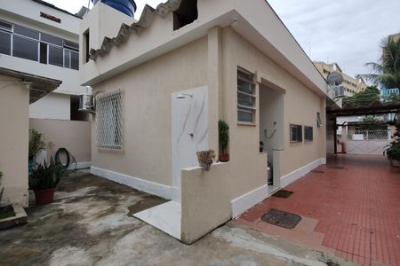 Casa de condomínio à venda com 200m², 3 quartos e 3 vagasQFachada 