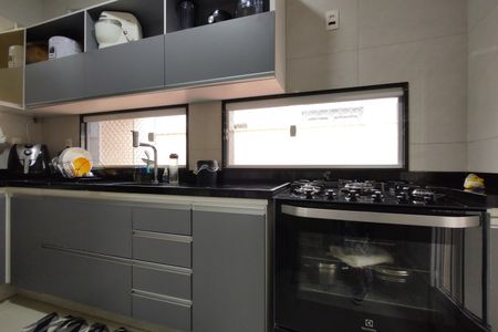 Casa de condomínio à venda com 200m², 3 quartos e 3 vagasCozinha - Armários