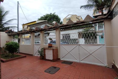 Casa de condomínio à venda com 200m², 3 quartos e 3 vagasQuintal