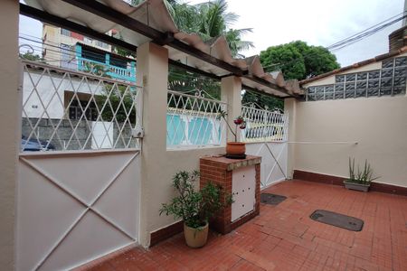 Casa de condomínio à venda com 200m², 3 quartos e 3 vagasQuintal