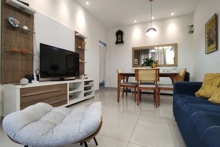 Casa de condomínio à venda com 200m², 3 quartos e 3 vagasSala