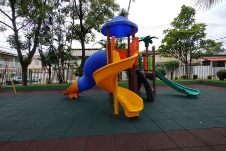 Casa de condomínio à venda com 200m², 3 quartos e 3 vagasÁrea comum - Playground