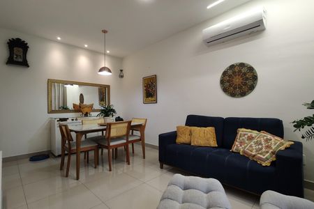 Casa de condomínio à venda com 200m², 3 quartos e 3 vagasSala