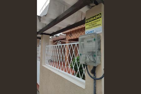 Casa de condomínio à venda com 200m², 3 quartos e 3 vagasFachada - Detalhe Energia Solar