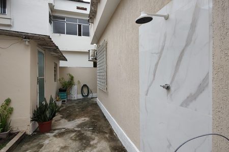 Casa de condomínio à venda com 200m², 3 quartos e 3 vagasQuintal