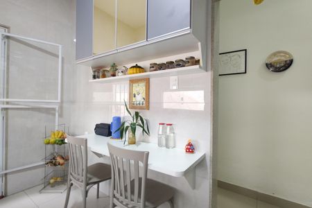 Casa de condomínio à venda com 200m², 3 quartos e 3 vagasCozinha - Armários