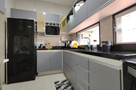 Casa de condomínio à venda com 200m², 3 quartos e 3 vagasCozinha - Armários