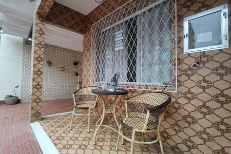 Casa de condomínio à venda com 200m², 3 quartos e 3 vagasVaranda