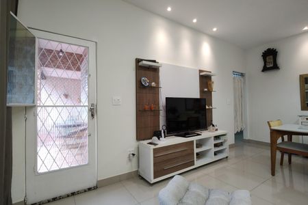 Casa de condomínio à venda com 200m², 3 quartos e 3 vagasSala