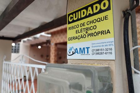 Casa de condomínio à venda com 200m², 3 quartos e 3 vagasFachada - Detalhe Energia Solar