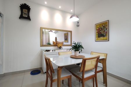 Casa de condomínio à venda com 200m², 3 quartos e 3 vagasSala