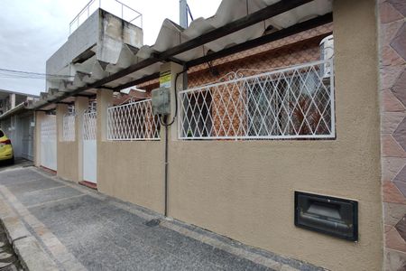 Casa de condomínio à venda com 200m², 3 quartos e 3 vagasFachada 