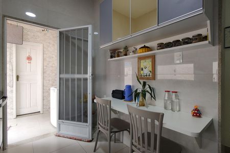 Casa de condomínio à venda com 200m², 3 quartos e 3 vagasCozinha - Armários