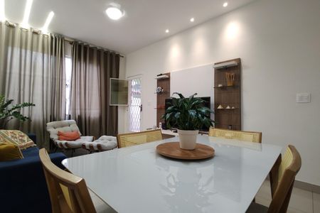 Casa de condomínio à venda com 200m², 3 quartos e 3 vagasSala