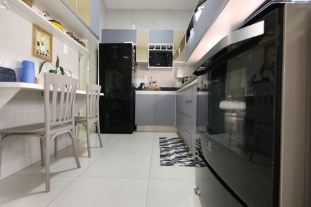 Casa de condomínio à venda com 200m², 3 quartos e 3 vagasCozinha - Armários