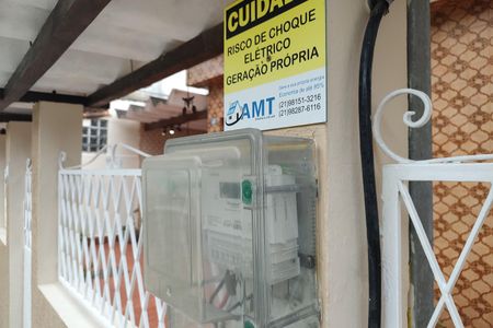 Casa de condomínio à venda com 200m², 3 quartos e 3 vagasFachada - Detalhe Energia Solar