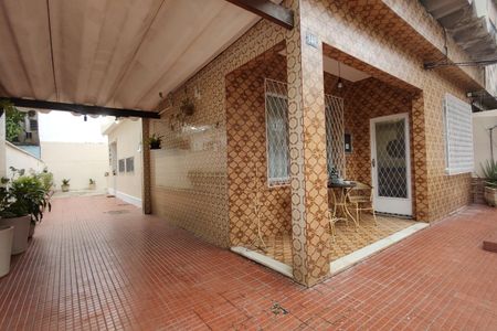 Casa de condomínio à venda com 200m², 3 quartos e 3 vagasFachada