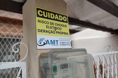 Casa de condomínio à venda com 200m², 3 quartos e 3 vagasFachada - Detalhe Energia Solar
