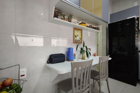 Casa de condomínio à venda com 200m², 3 quartos e 3 vagasCozinha - Armários