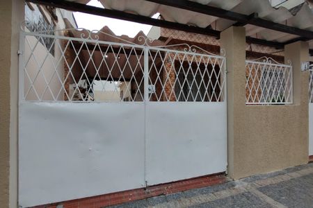Casa de condomínio à venda com 200m², 3 quartos e 3 vagasFachada 