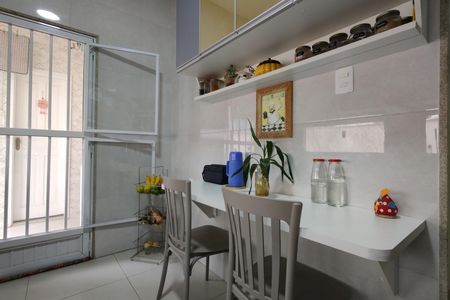 Casa de condomínio à venda com 200m², 3 quartos e 3 vagasCozinha - Armários