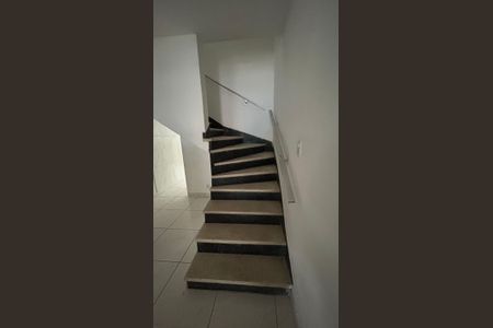 Casa à venda com 70m², 3 quartos e 1 vagaEscada