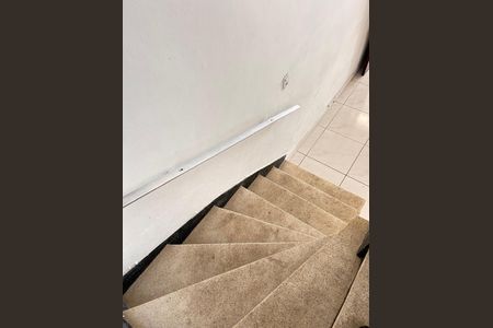 Casa à venda com 70m², 3 quartos e 1 vagaEscada
