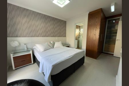 Casa à venda com 141m², 3 quartos e 2 vagasSuíte