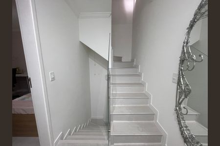 Casa à venda com 141m², 3 quartos e 2 vagasEscada