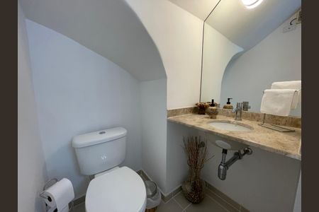 Casa à venda com 141m², 3 quartos e 2 vagasLavabo
