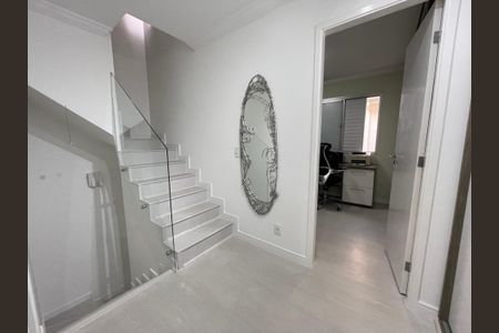 Casa à venda com 141m², 3 quartos e 2 vagasEscada