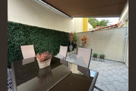 Casa à venda com 141m², 3 quartos e 2 vagasQuintal