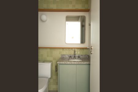 Banheiro de apartamento para alugar com 1 quarto, 34m² em Pinheiros, São Paulo