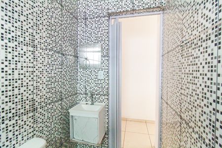 Casa para alugar com 60m², 2 quartos e sem vaga Casa para alugar com 60m², 2 quartos e sem vagaBanheiro