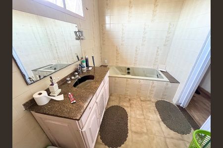 Casa à venda com 450m², 4 quartos e sem vagaBanheiro